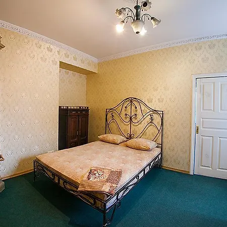 Historic Near Rynor Square *