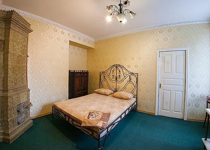 Historic Near Rynor Square *